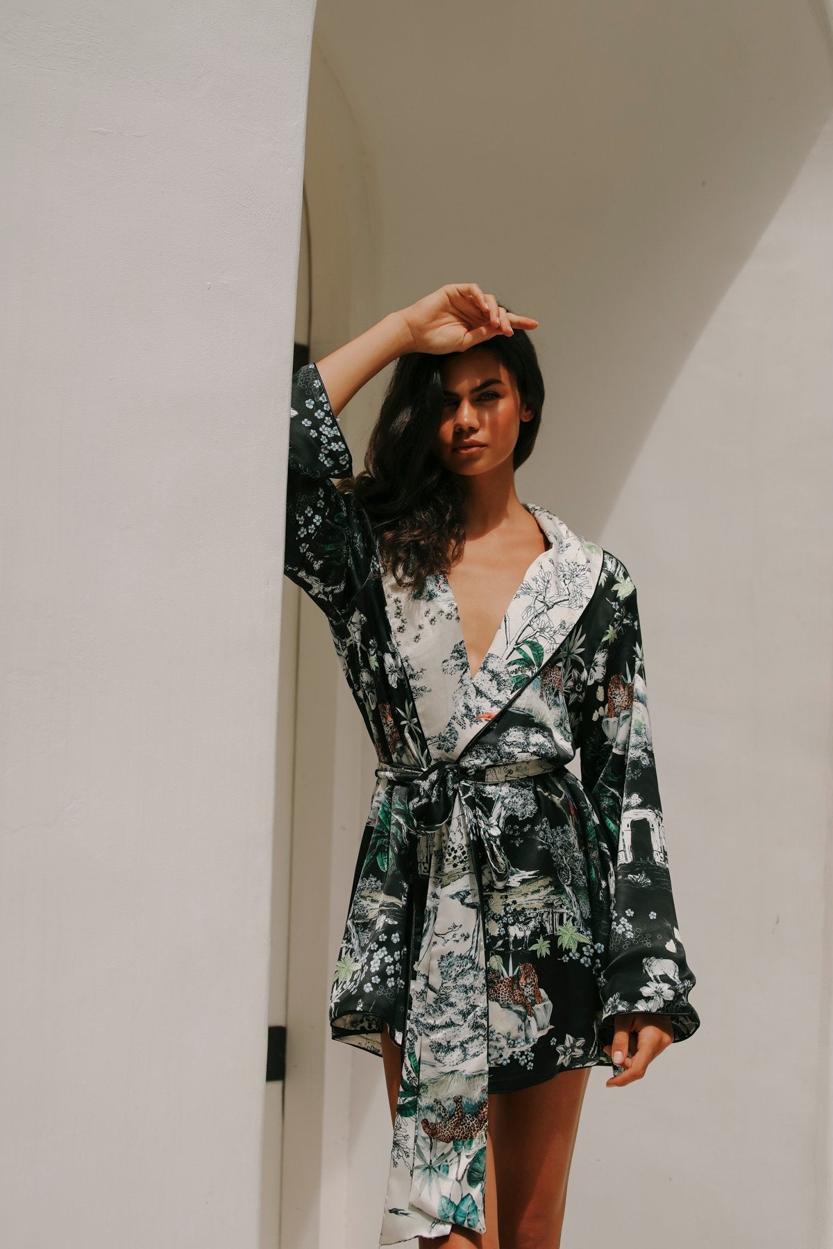 Lionne Noir Double-Sided Short Kimono Robe