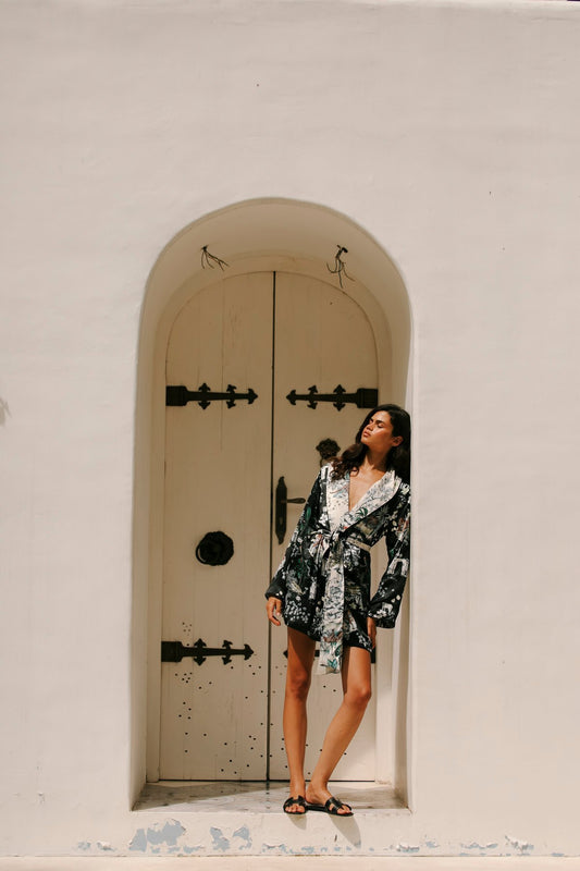 Lionne Noir Double-Sided Short Kimono Robe