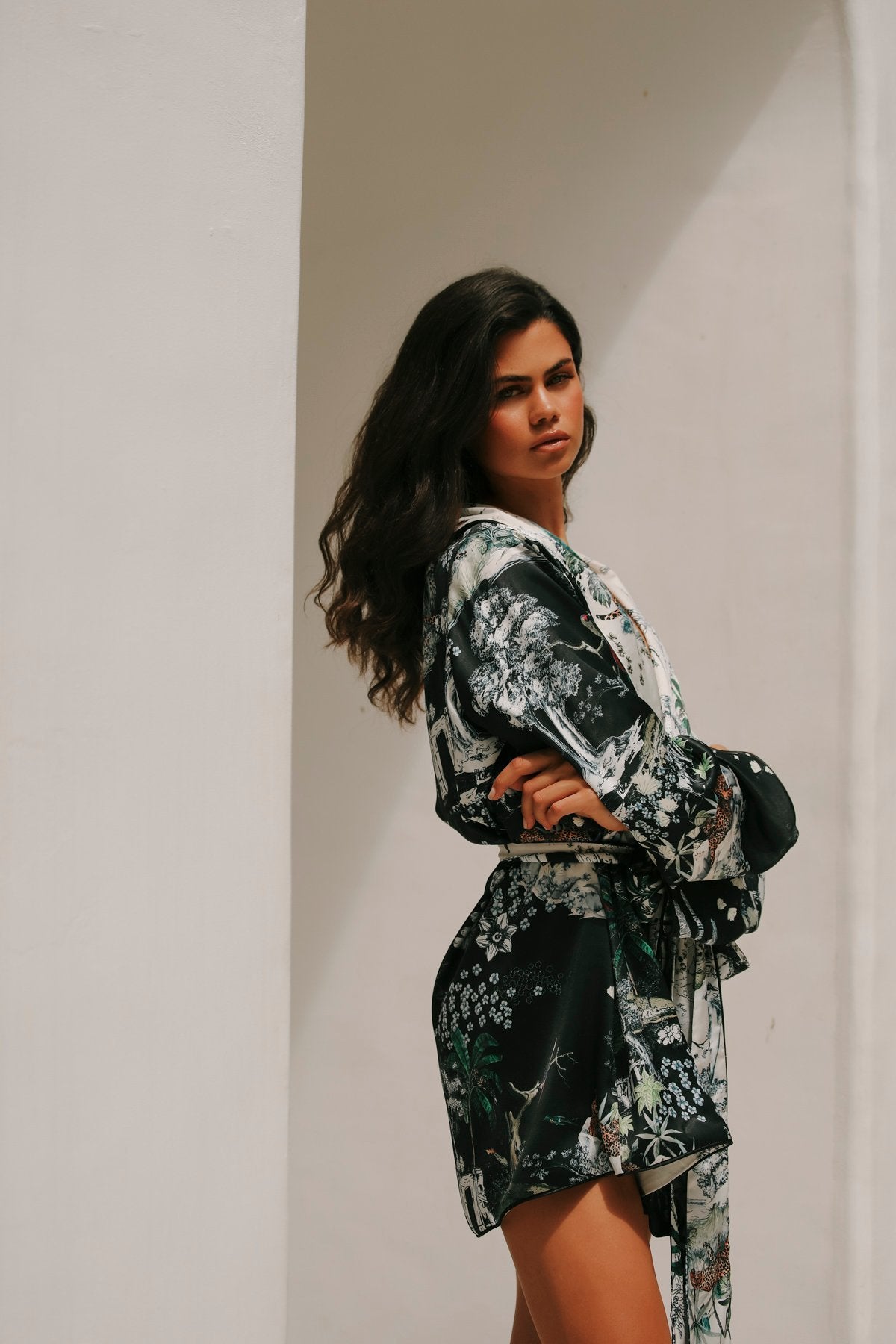 Lionne Noir Double-Sided Short Kimono Robe