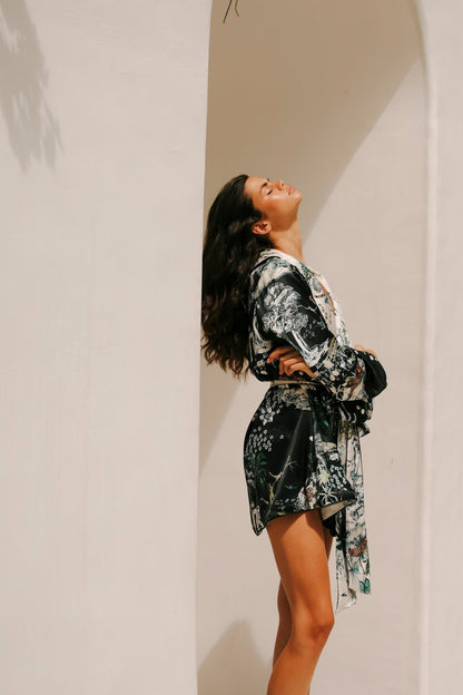 Lionne Noir Double-Sided Short Kimono Robe