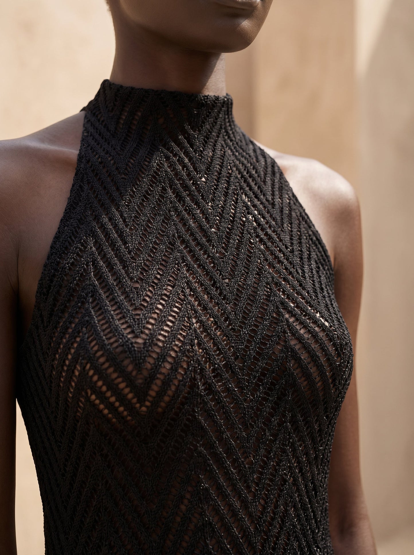 LUXOR KURZES NECKHOLDER-KLEID