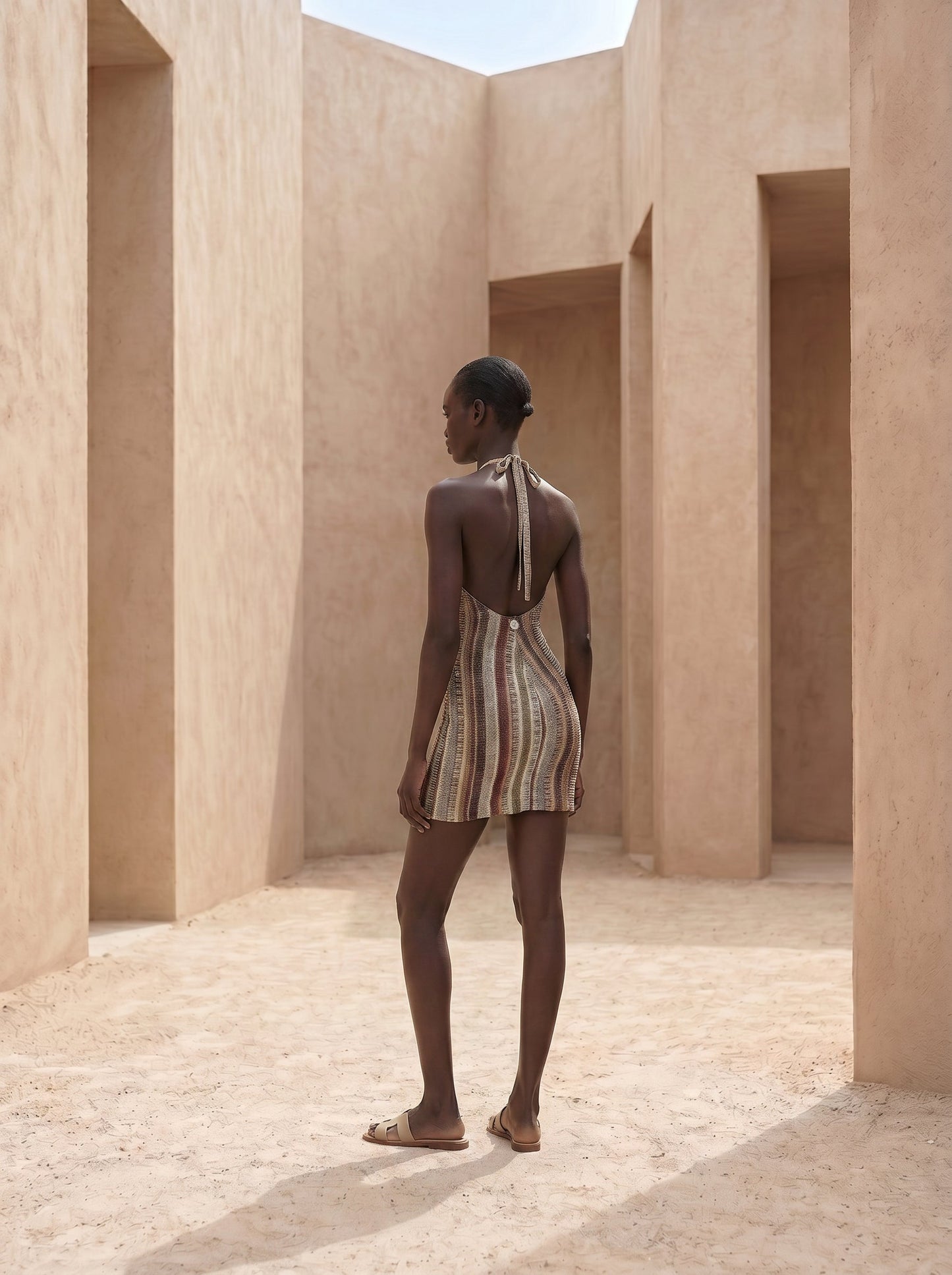 MERZOUGA KURZES KLEID ZUM BINDEN AM HALSAUSSCHNITT