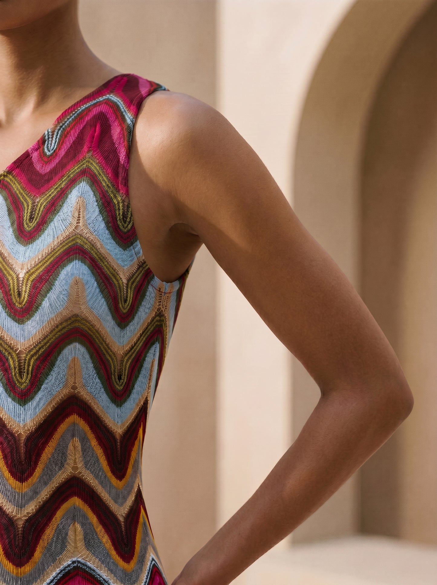 NOMAD Langes Kleid mit One-Shoulder-Träger