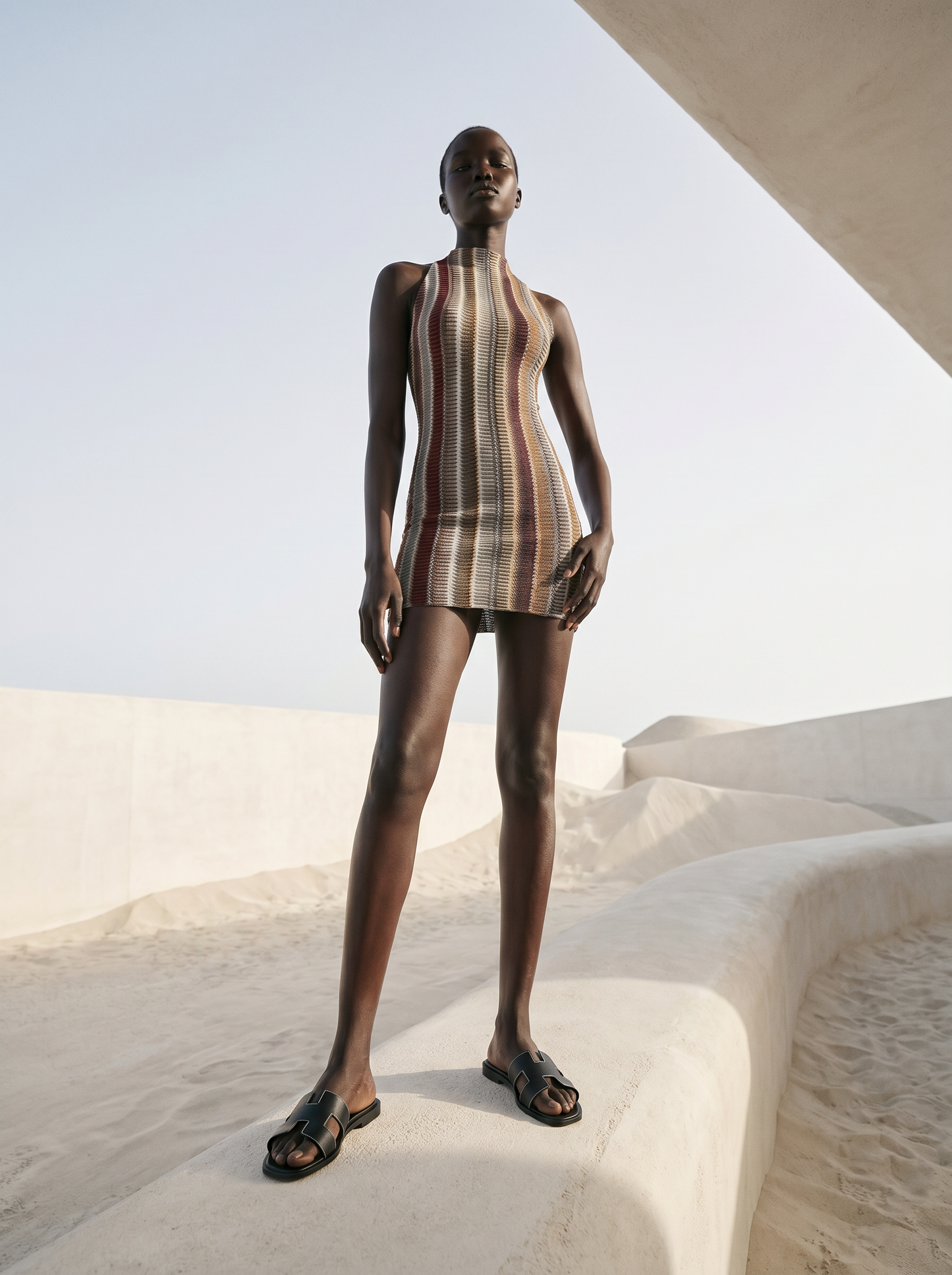 MERZOUGA KURZES KLEID ZUM BINDEN AM HALSAUSSCHNITT